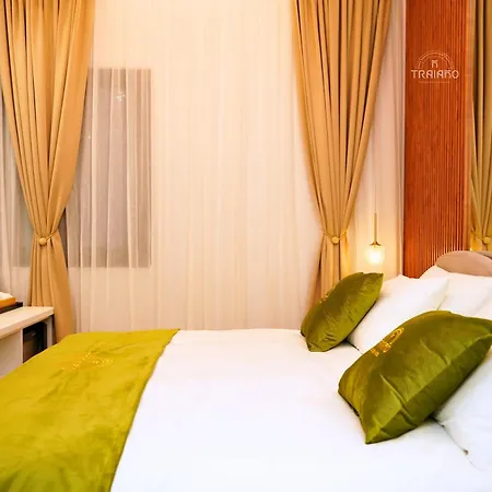Traiano Boutique فندق 4*